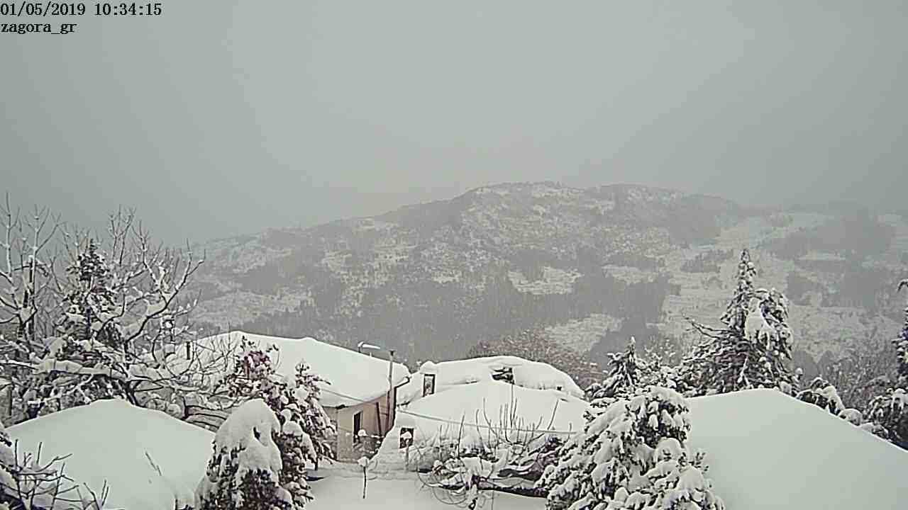 Τρίτη ημέρα χιονόπτωσης στην Ζαγορά